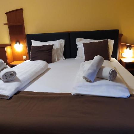 Az Idill Hotell Cserszegtomaj Exteriör bild