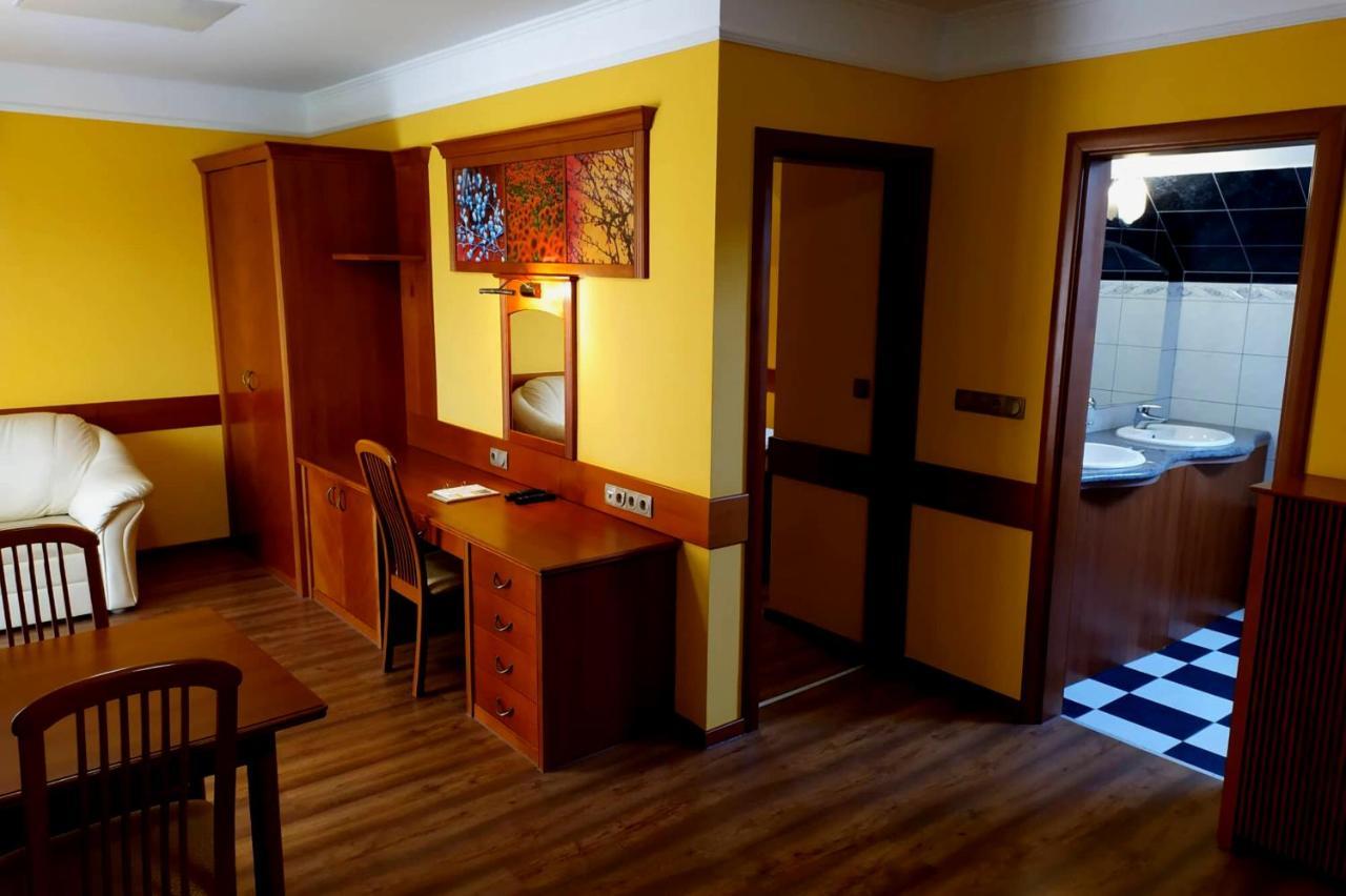 Az Idill Hotell Cserszegtomaj Exteriör bild