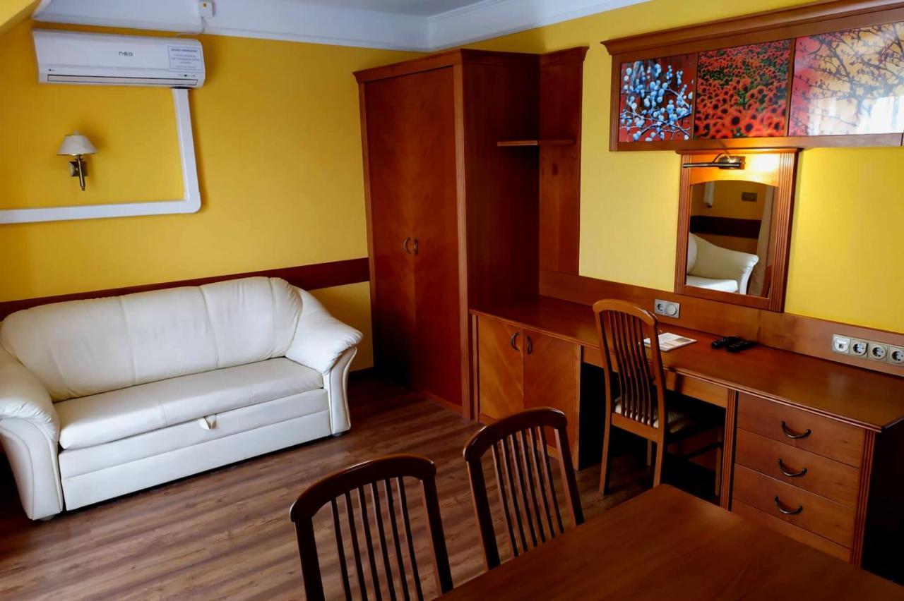 Az Idill Hotell Cserszegtomaj Exteriör bild