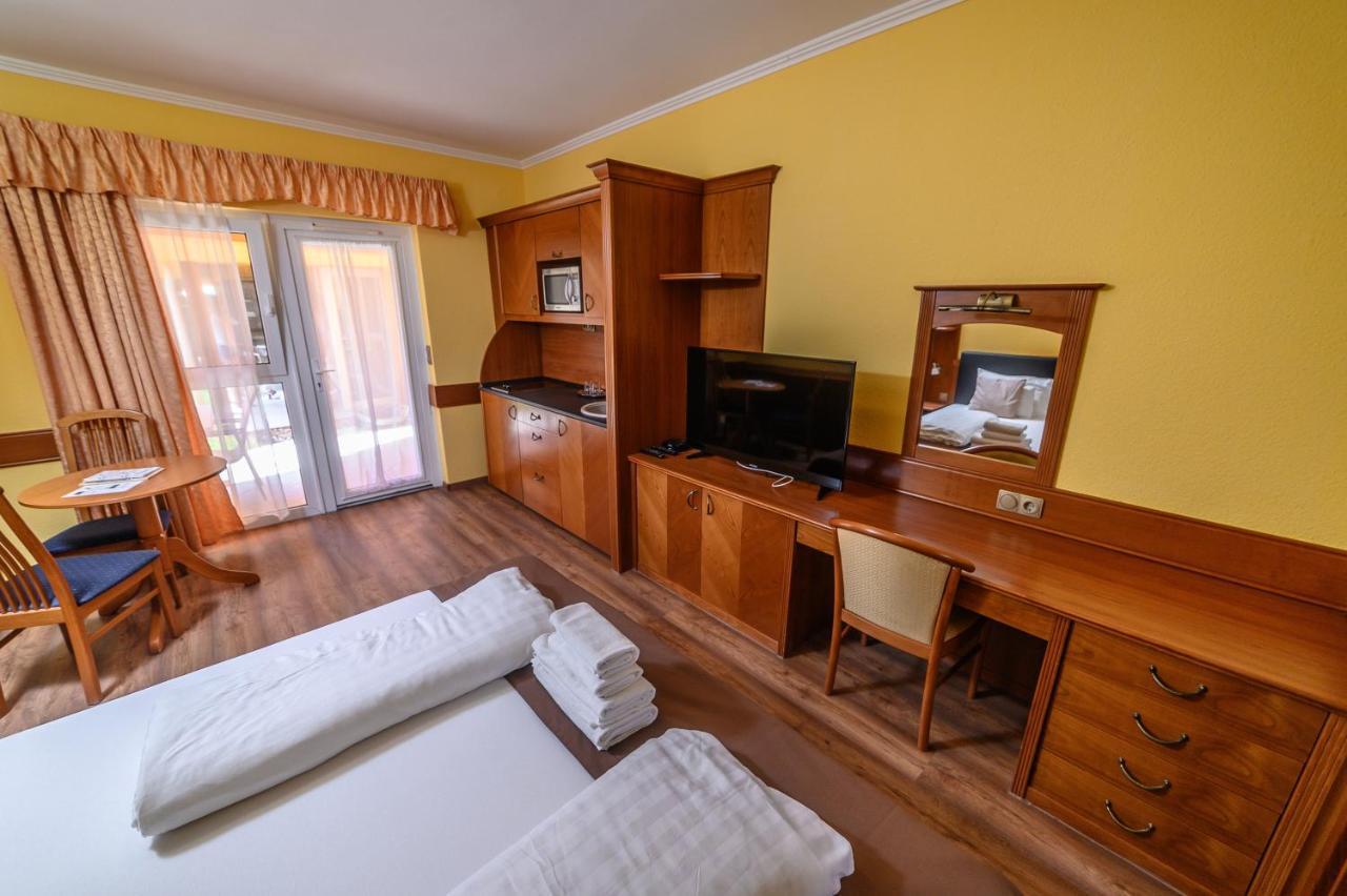 Az Idill Hotell Cserszegtomaj Exteriör bild